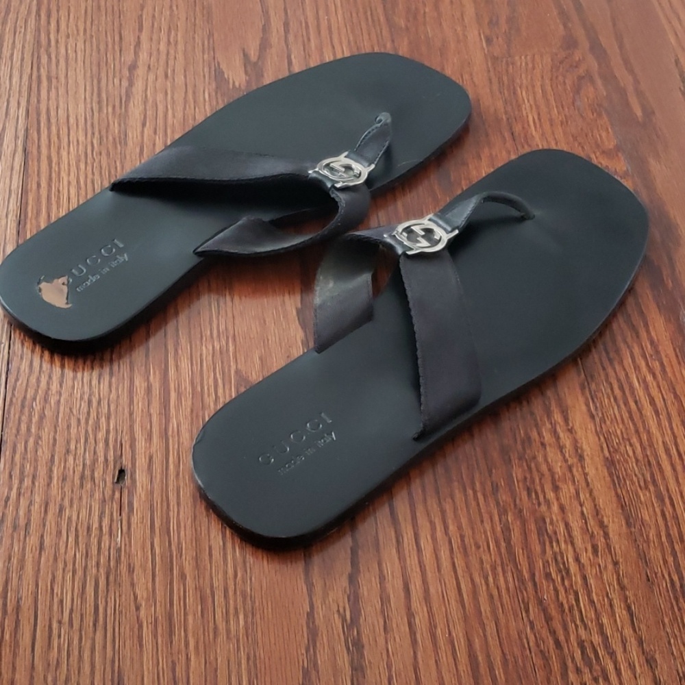 Gucci flip flops